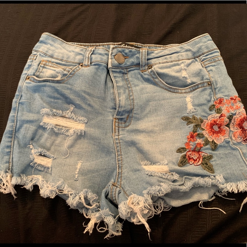 Floral embroidered distressed women’s small shorts
